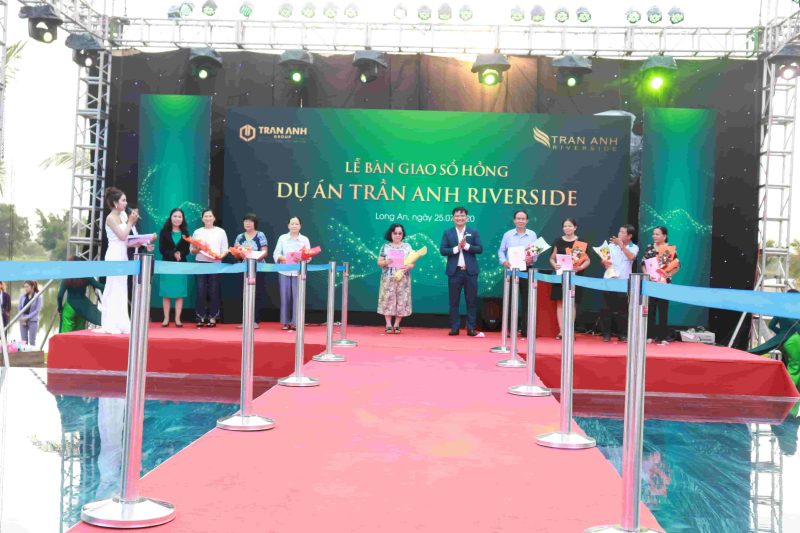 Lễ bàn giao sổ hồng Trần Anh Reverside