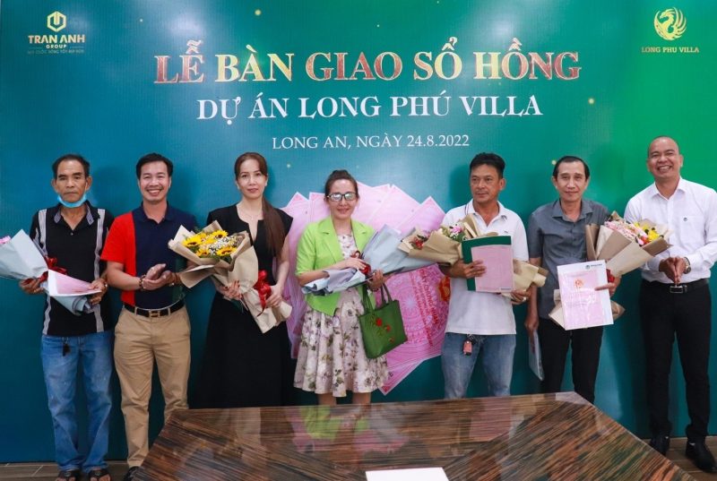 Lễ bàn giao sổ hồng Long Phú Villa
